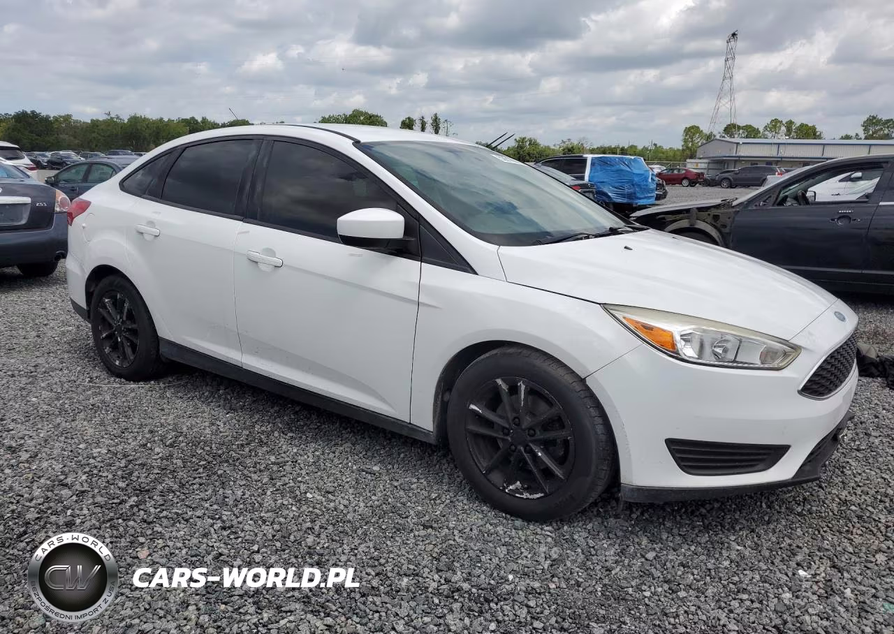 2018 Ford Focus VIN:1FADP3F20JL250402 - 4