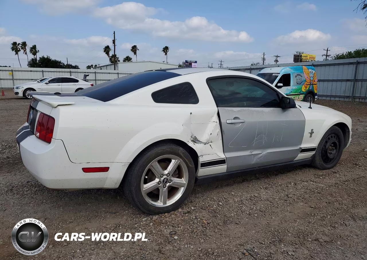 2008 Ford Mustang VIN:1ZVHT80N285120642 - 3