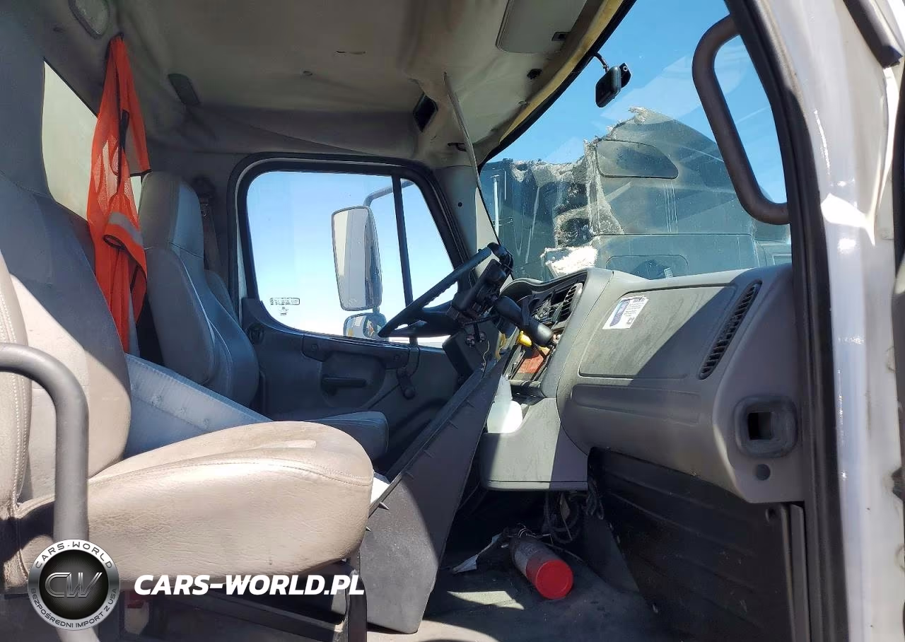 2005 Freightliner Business Class M2 Box Truck VIN:1FVACXCS15HU04682 - 11