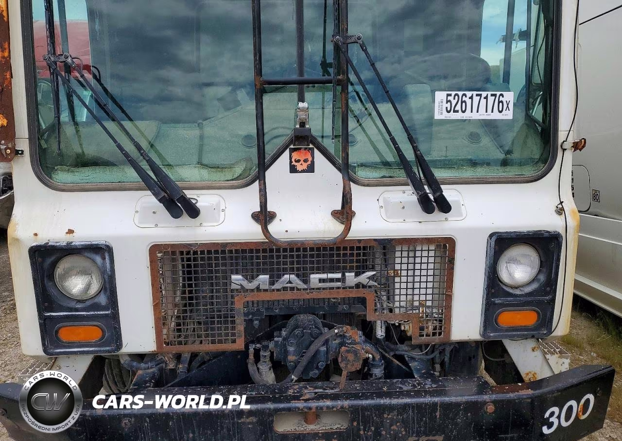 2001 Mack Mr690S Refuse Truck VIN:1M2K185C11M008279 - 7