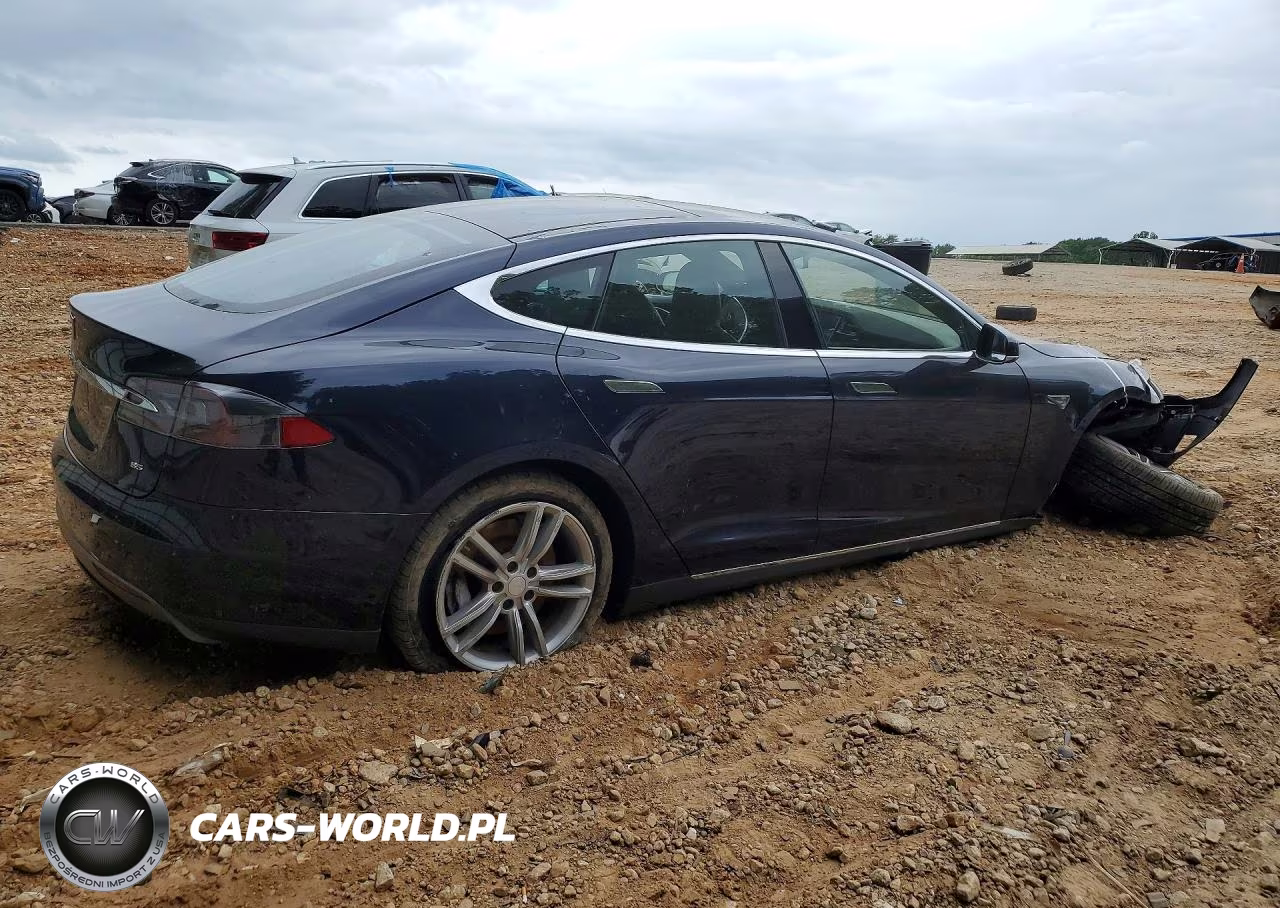 2015 Tesla Model S 85 VIN:5YJSA1H13FFP68817 - 3