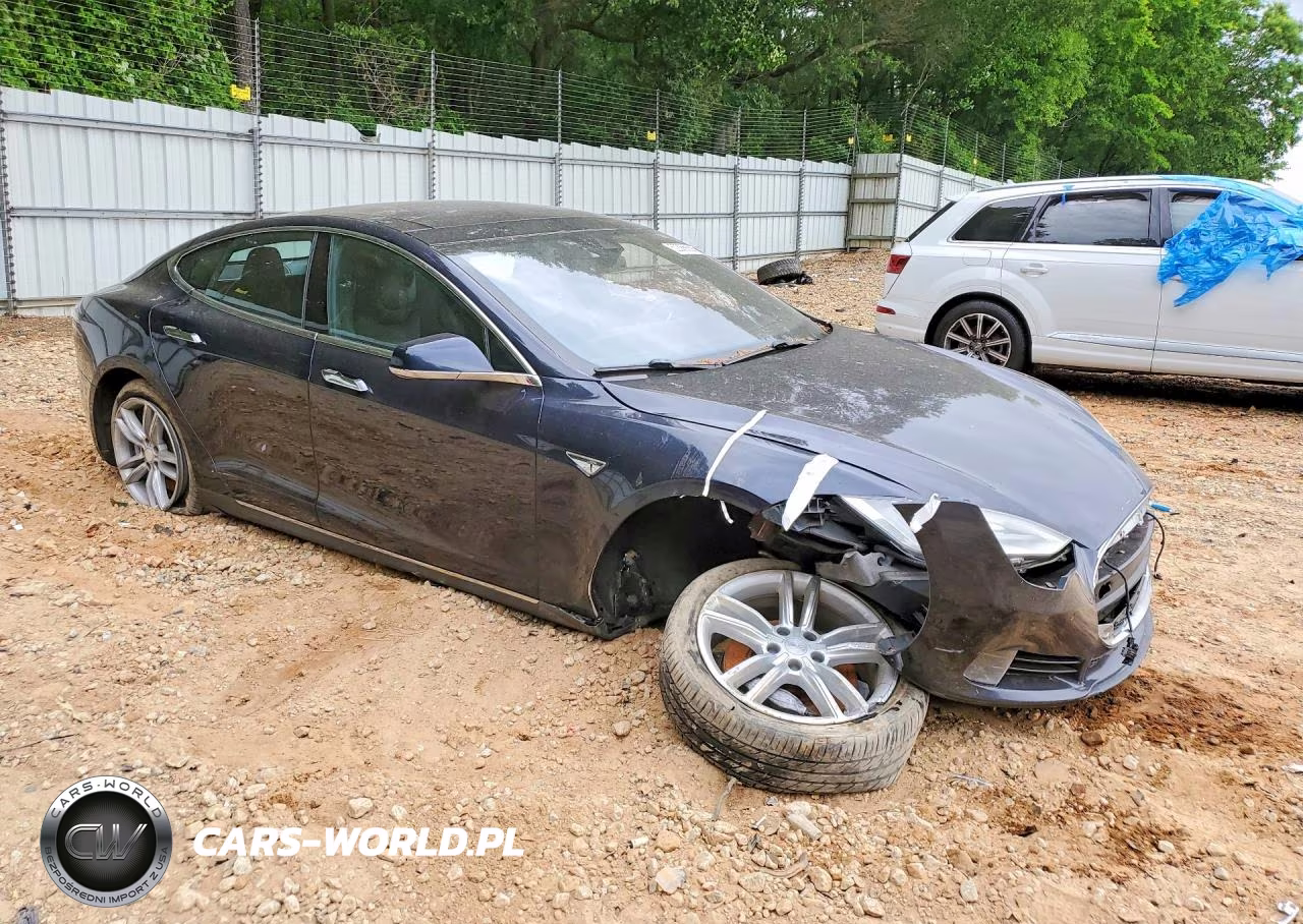 2015 Tesla Model S 85 VIN:5YJSA1H13FFP68817 - 4