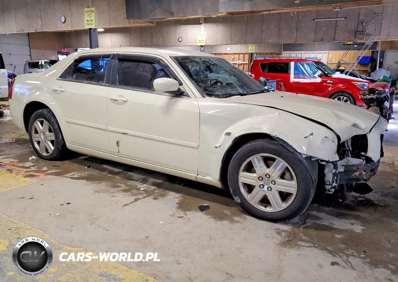 2005 Chrysler 300 Touring VIN:2C3JK53GX5H677570 - 4