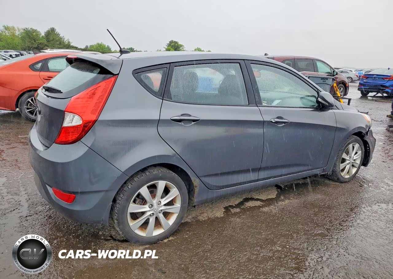 2013 Hyundai Accent Se VIN:KMHCU5AE4DU072094 - 3