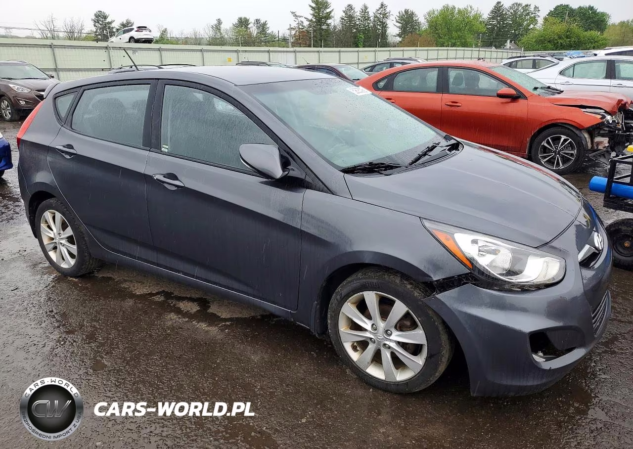 2013 Hyundai Accent Se VIN:KMHCU5AE4DU072094 - 4
