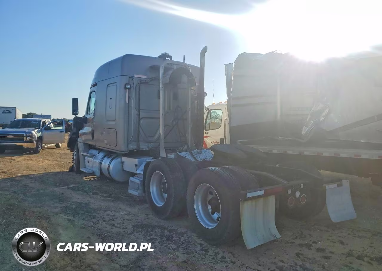2015 Freightliner Cascadia Semi Truck VIN:1FUJGLDV9FLGP2620 - 3