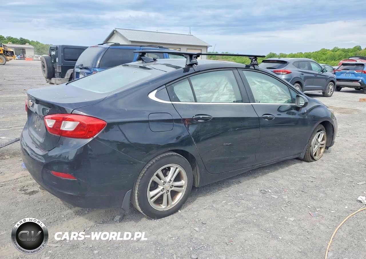 2017 Chevrolet Cruze VIN:1G1BE5SM5H7156411 - 3