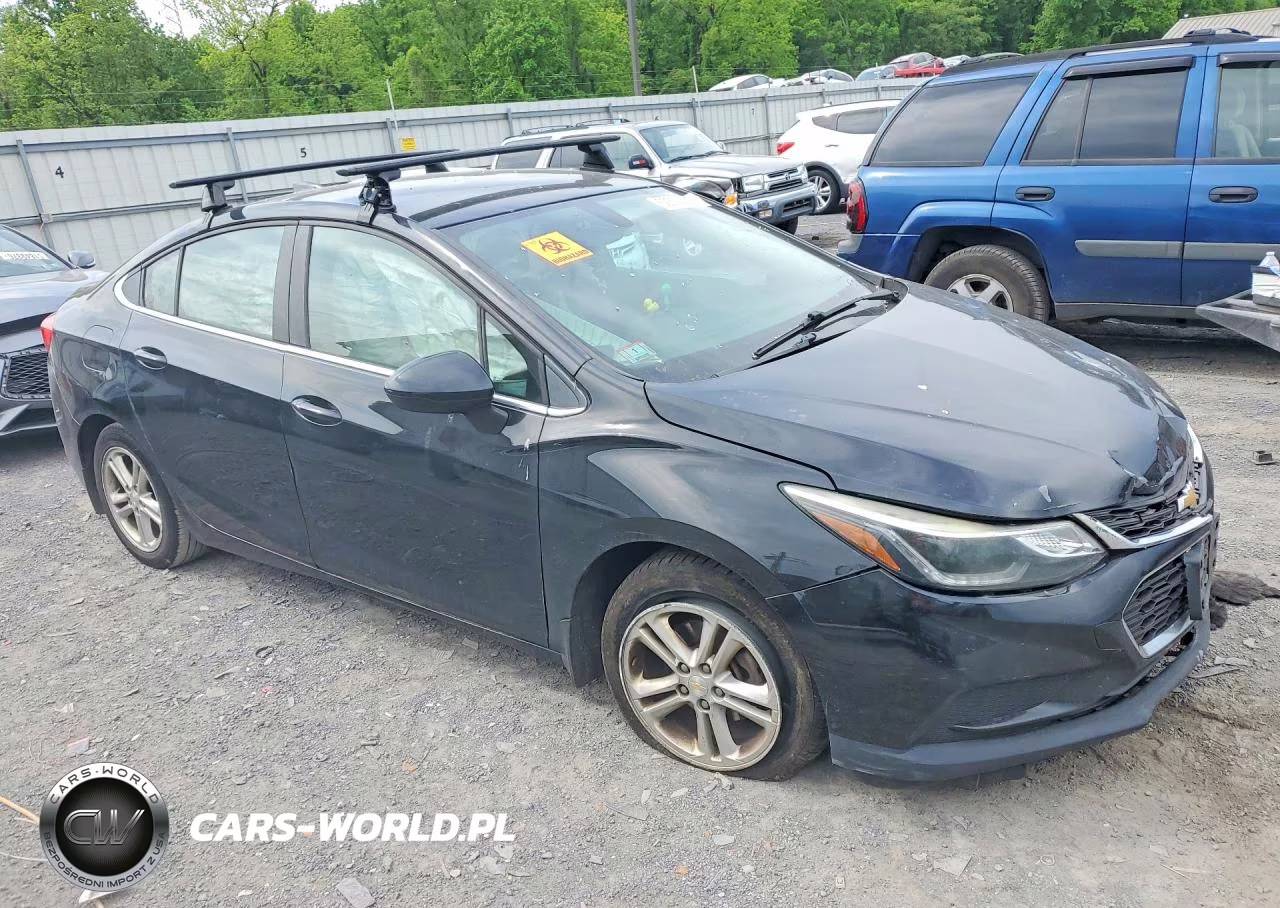 2017 Chevrolet Cruze VIN:1G1BE5SM5H7156411 - 4