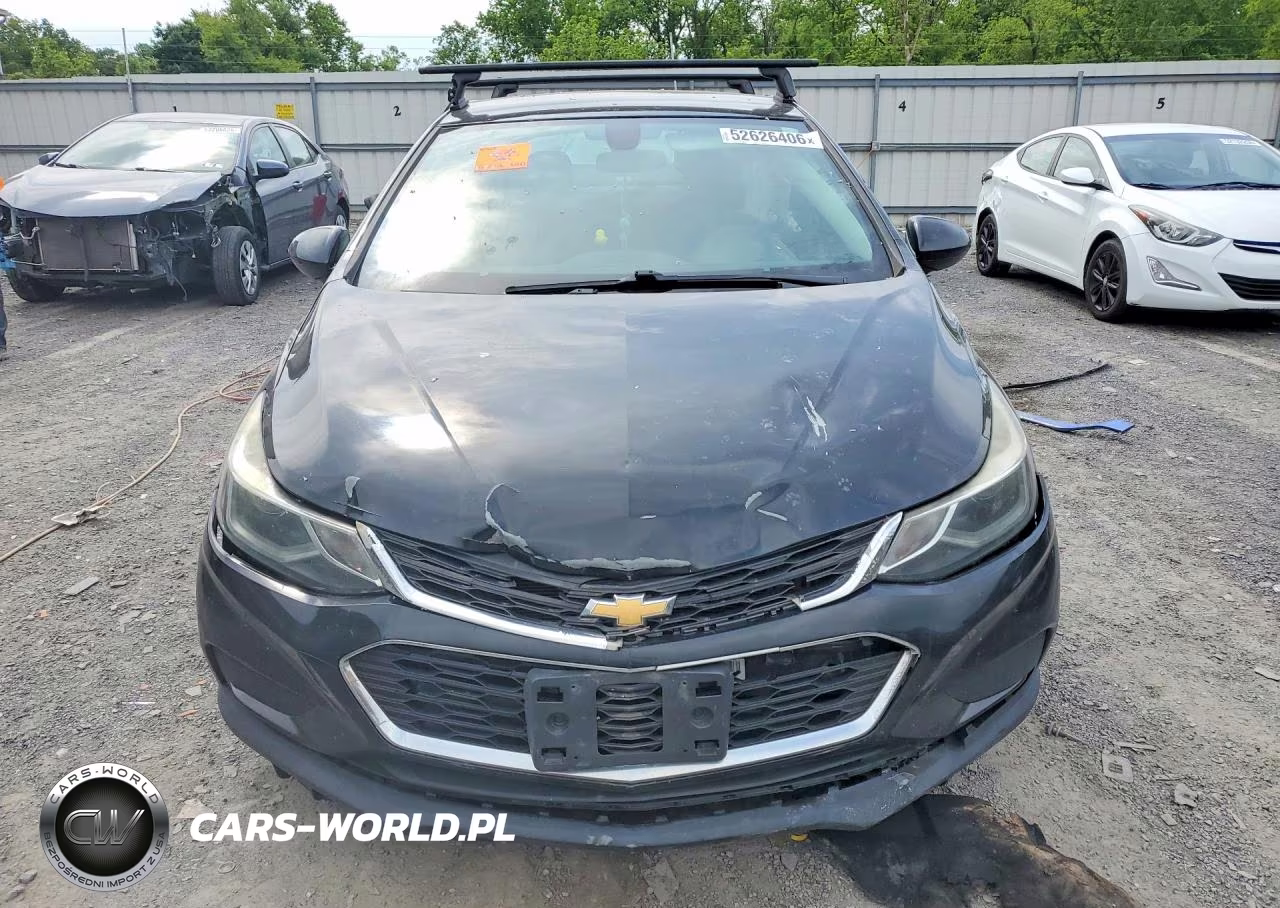 2017 Chevrolet Cruze VIN:1G1BE5SM5H7156411 - 5
