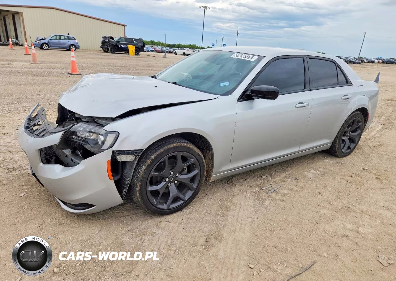 2021 Chrysler 300 Touring – zdjęcie 1 z 12
