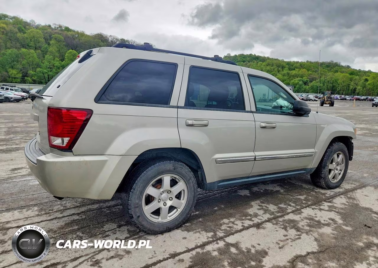 2010 Jeep Grand Cherokee Laredo VIN:1J4PR4GK8AC153996 - 3