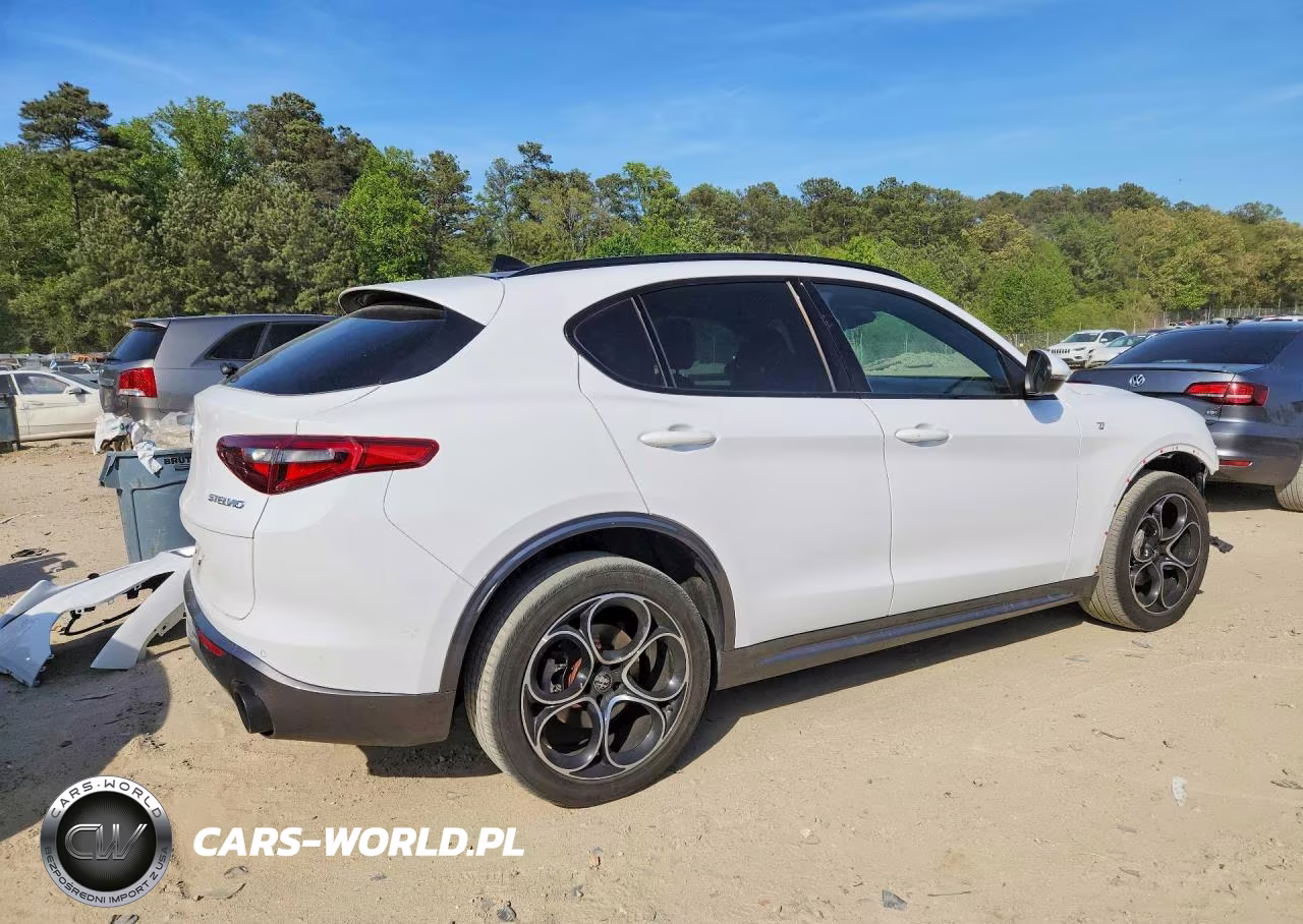 2023 Alfa Romeo Stelvio Ti VIN:ZASPAKBN3P7D58962 - 3