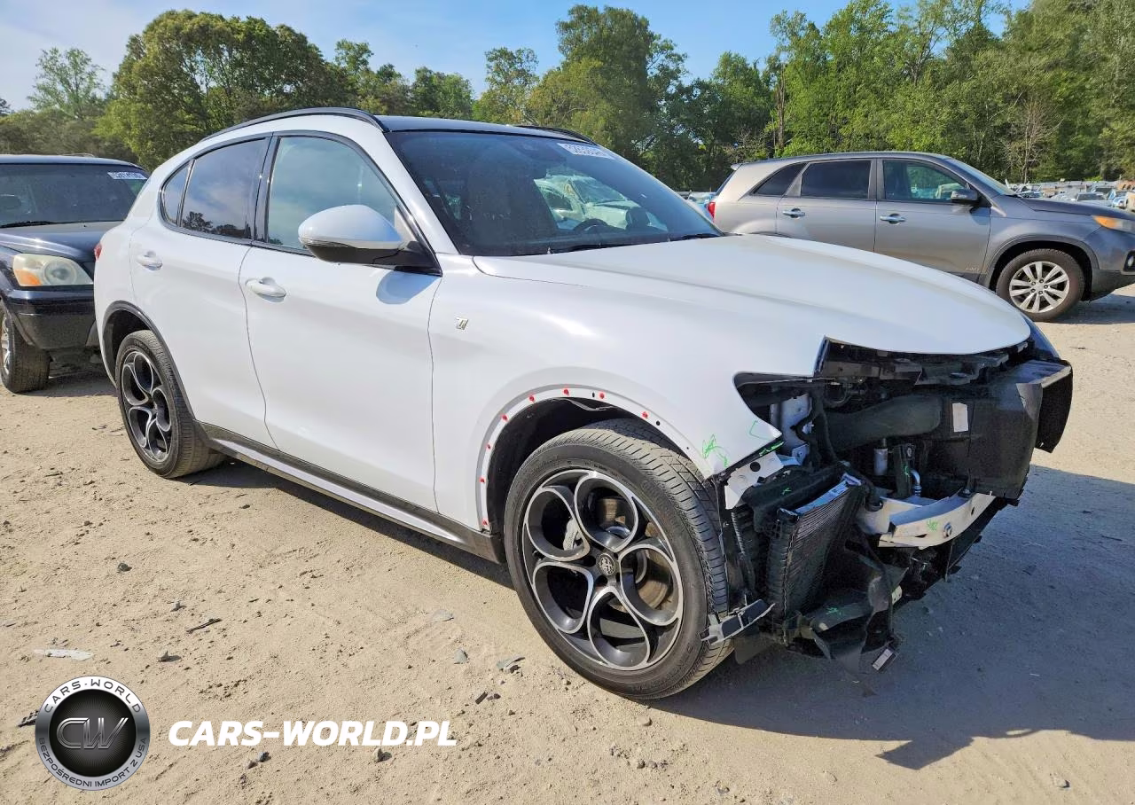 2023 Alfa Romeo Stelvio Ti VIN:ZASPAKBN3P7D58962 - 4