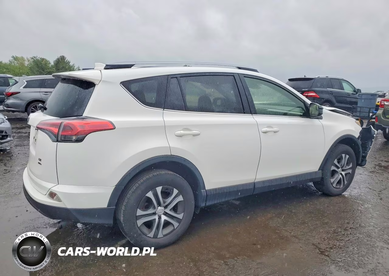 2017 Toyota Rav4 Le VIN:JTMBFREV0HJ124789 - 3