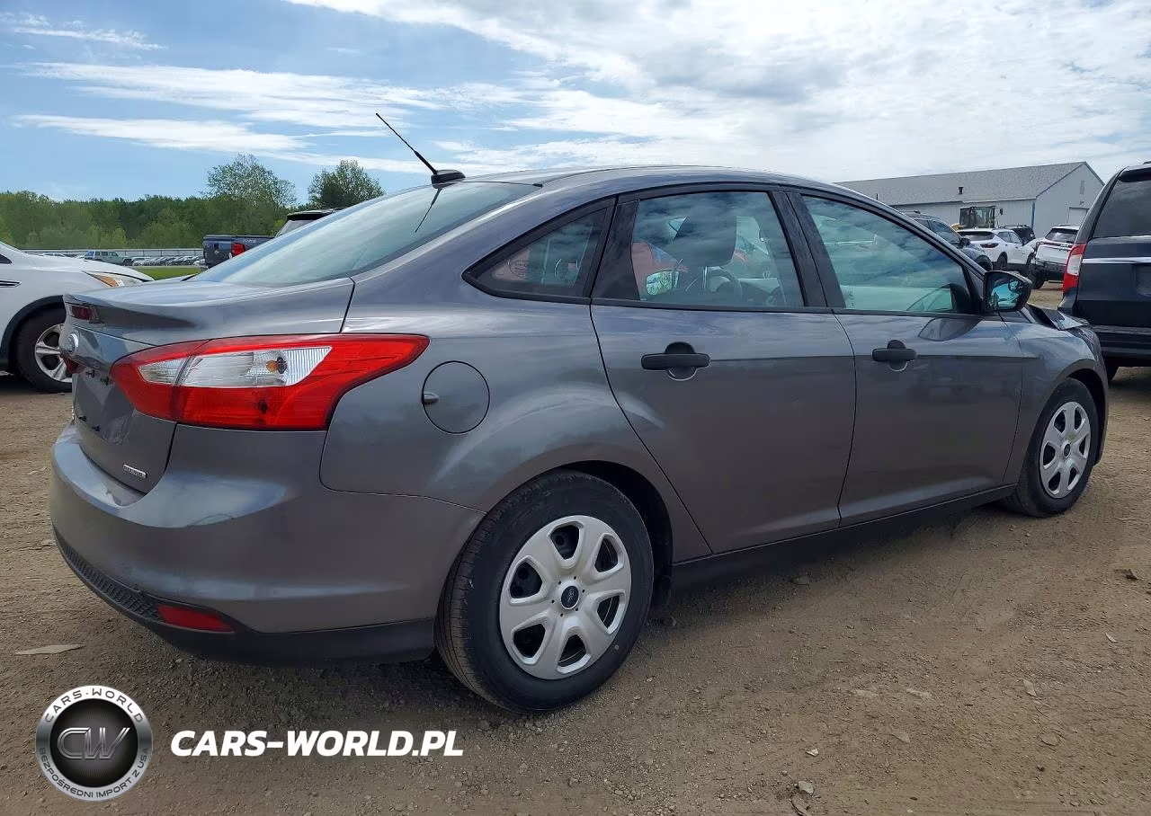 2014 Ford Focus S VIN:1FADP3E22EL412358 - 3