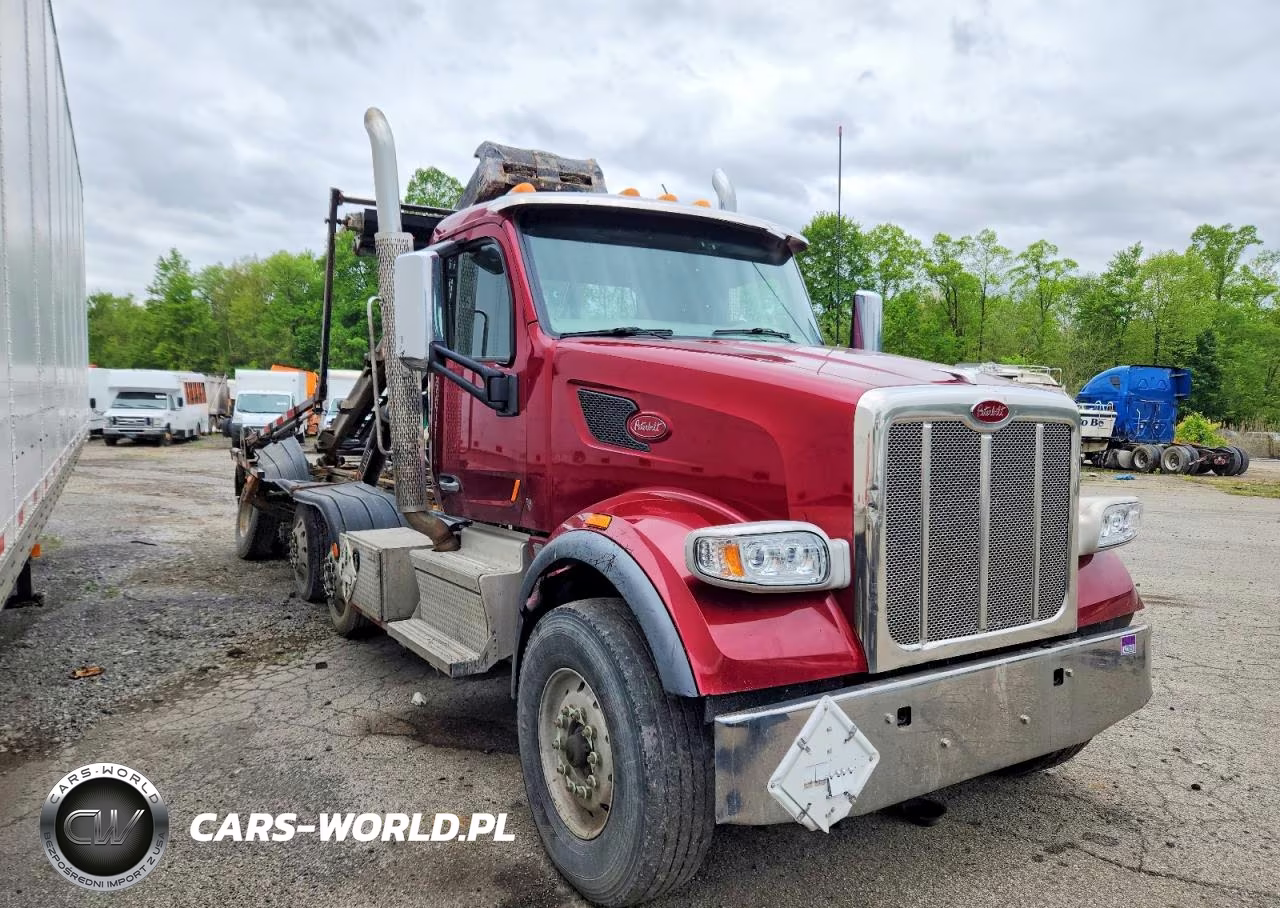 2019 Peterbilt 567 Roll-Off Container Truck