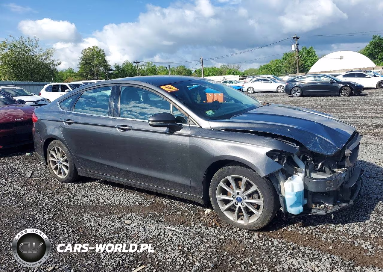 2017 Ford Fusion Se VIN:3FA6P0H71HR107003 - 4