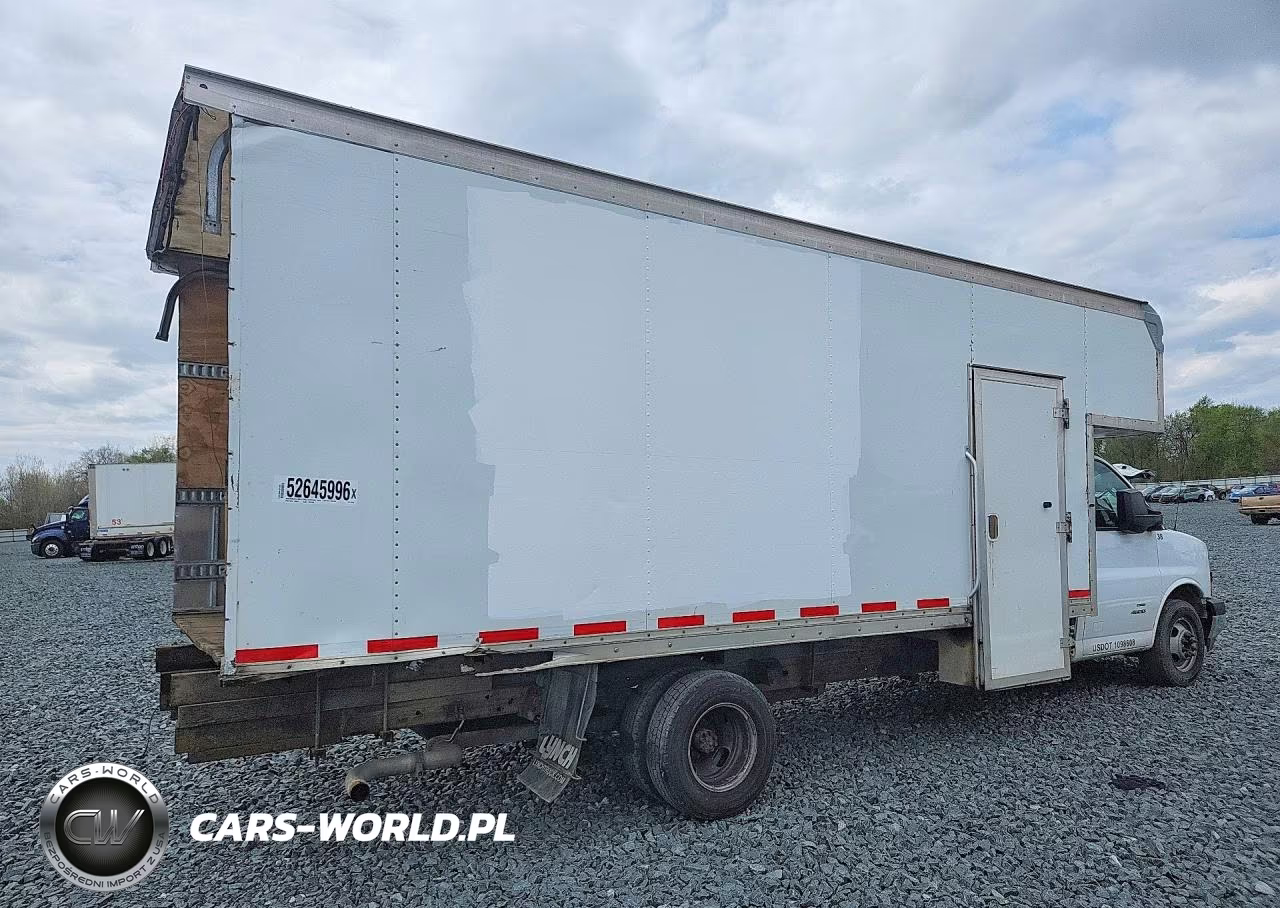2022 GMC Savana Cutaway G4500 VIN:7GZ67UC73NN001159 - 3