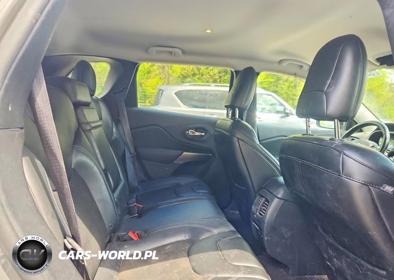 2019 Jeep Cherokee Latitude Plus VIN:1C4PJMLB6KD390341 - 11