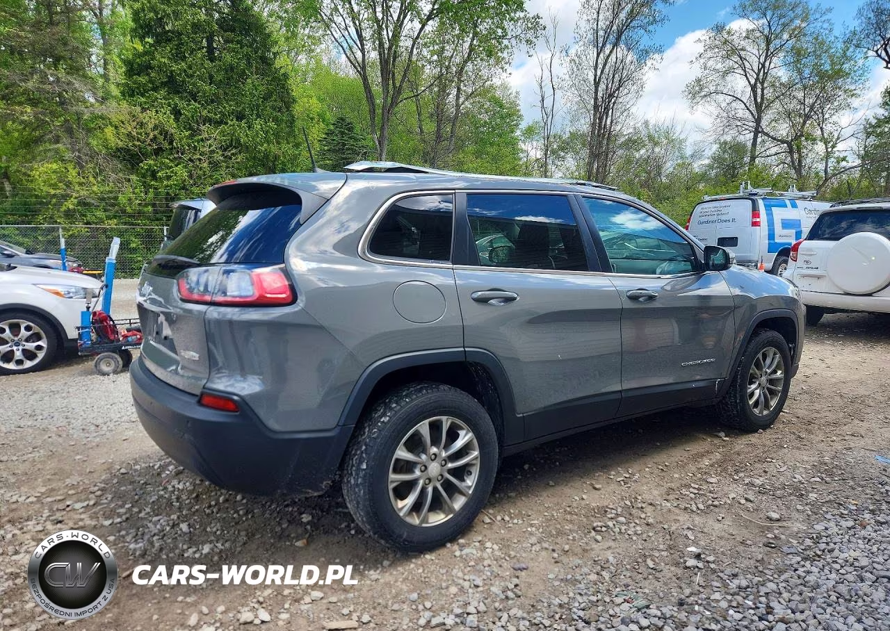 2019 Jeep Cherokee Latitude Plus VIN:1C4PJMLB6KD390341 - 3