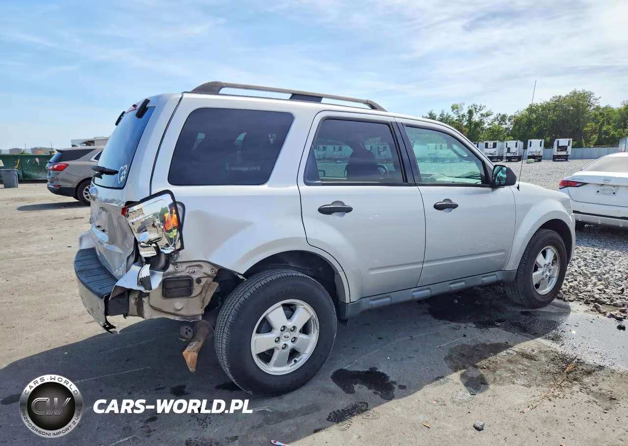 2011 Ford Escape Xlt VIN:1FMCU9D79BKC05302 - 3