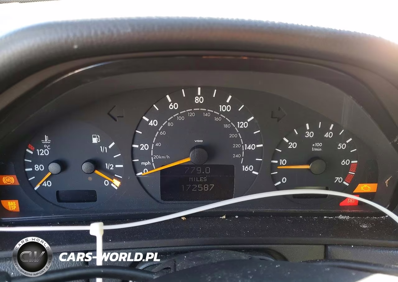 2002 Mercedes-Benz E 320 VIN:WDBJF65J32B464543 - 9