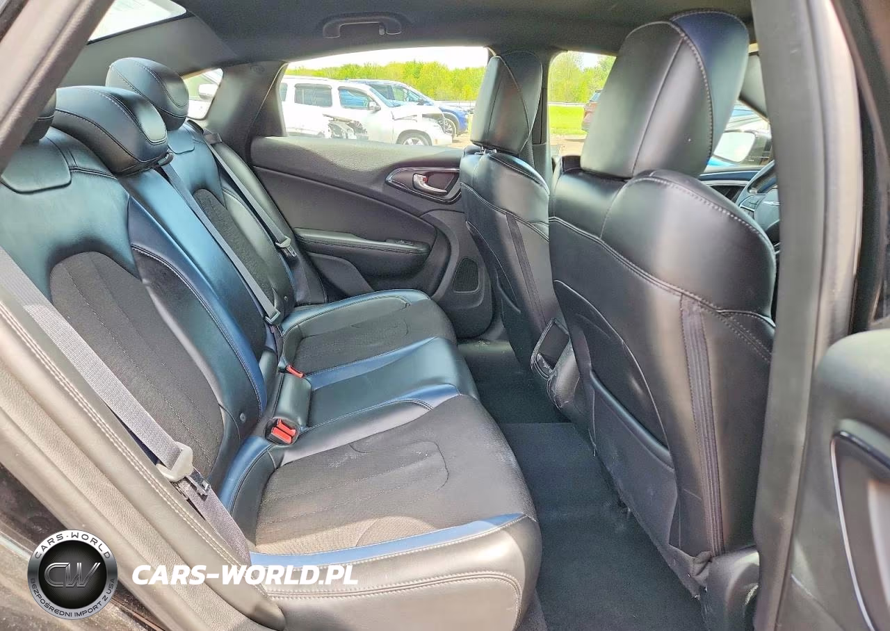 2015 Chrysler 200 S VIN:1C3CCCBGXFN582656 - 10