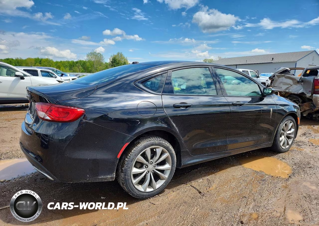 2015 Chrysler 200 S VIN:1C3CCCBGXFN582656 - 3