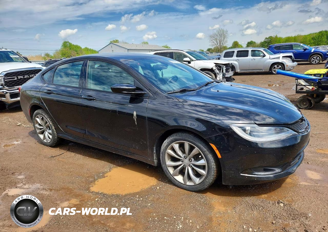 2015 Chrysler 200 S VIN:1C3CCCBGXFN582656 - 4