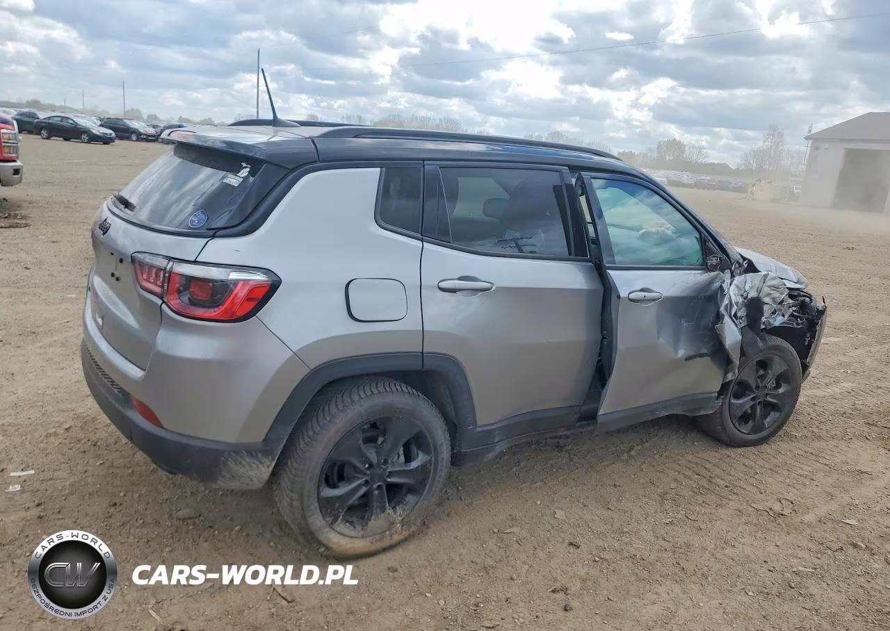 2019 Jeep Compass Latitude VIN:3C4NJDBB8KT740720 - 3