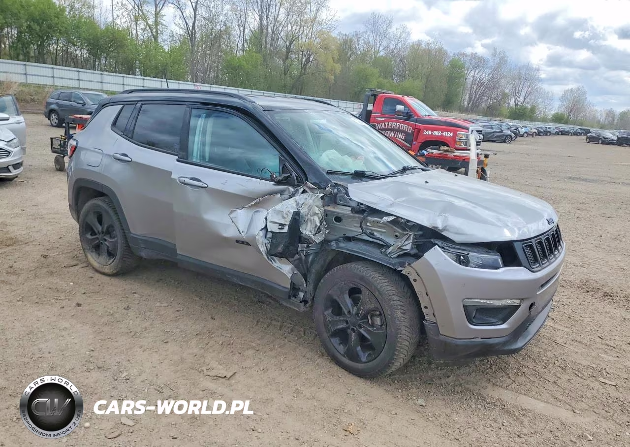 2019 Jeep Compass Latitude VIN:3C4NJDBB8KT740720 - 4
