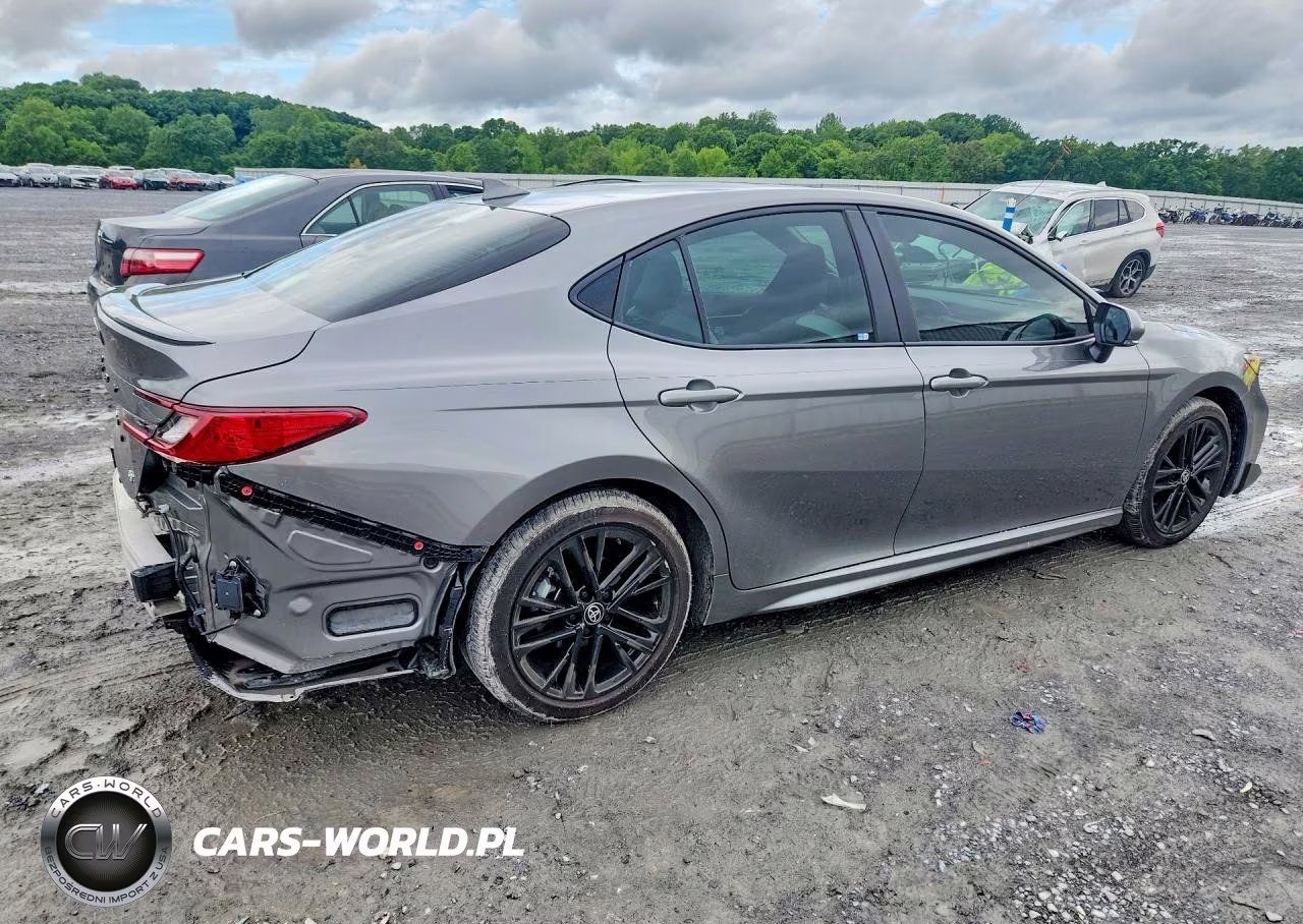 2026 Toyota Camry Se VIN:4T1DAACKXTU699048 - 3