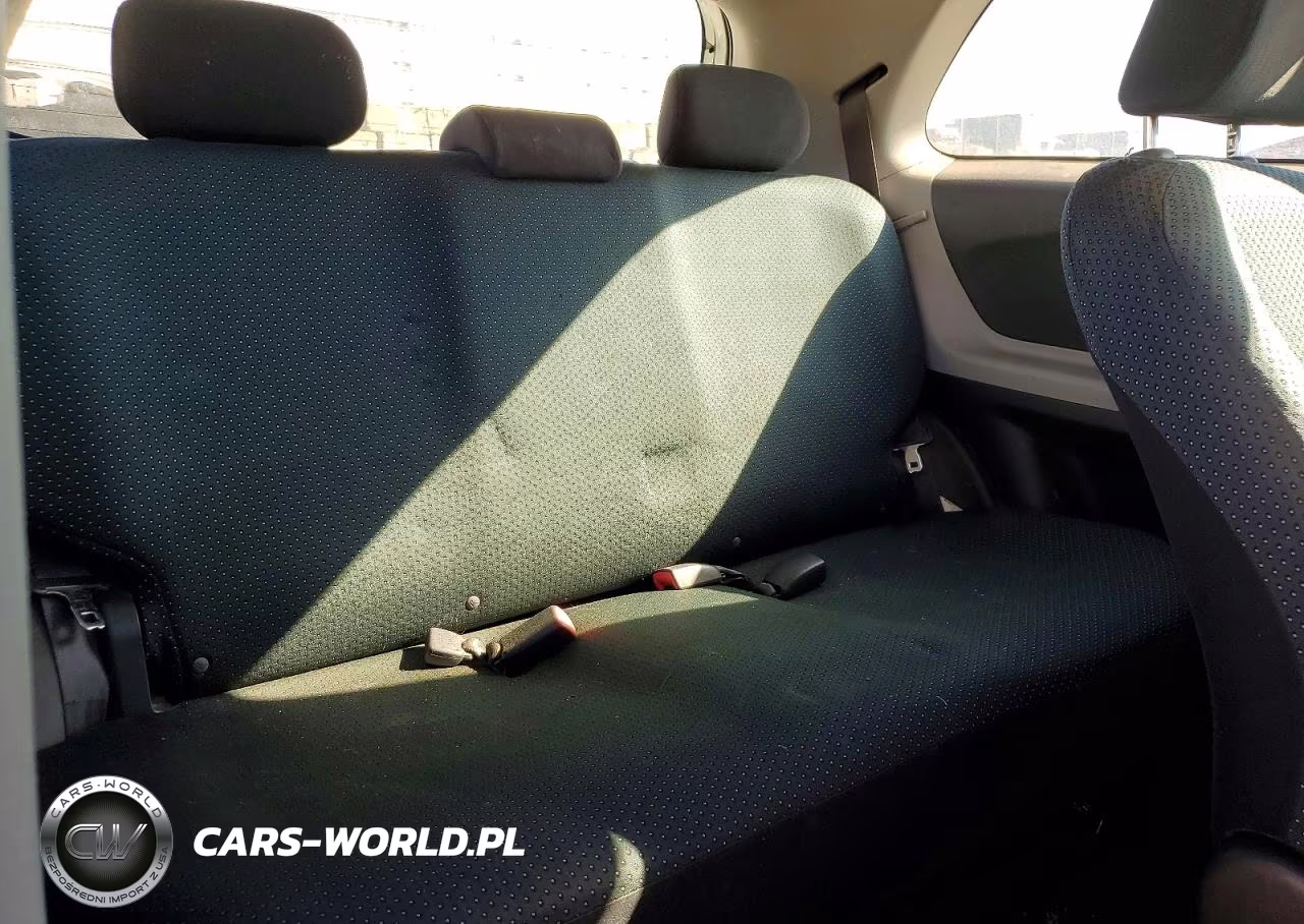 2008 Toyota Yaris Base VIN:JTDJT923X85205850 - 10