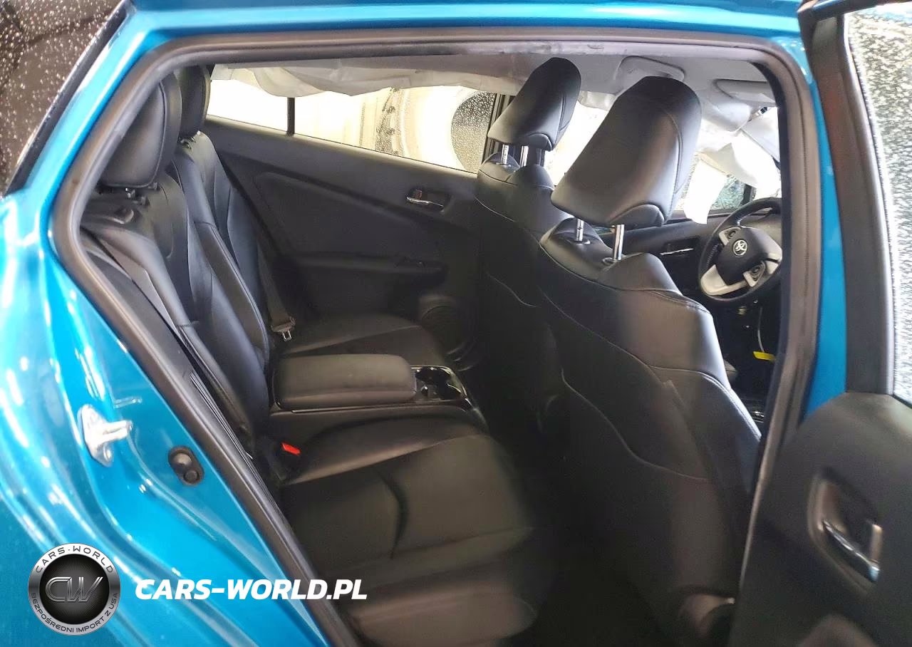 2018 Toyota Prius Prime Advanced VIN:JTDKARFP7J3074076 - 10