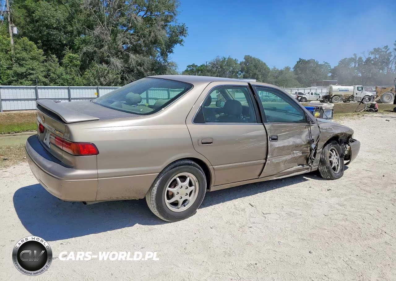 1999 Toyota Camry Le VIN:4T1BG22K5XU523656 - 3