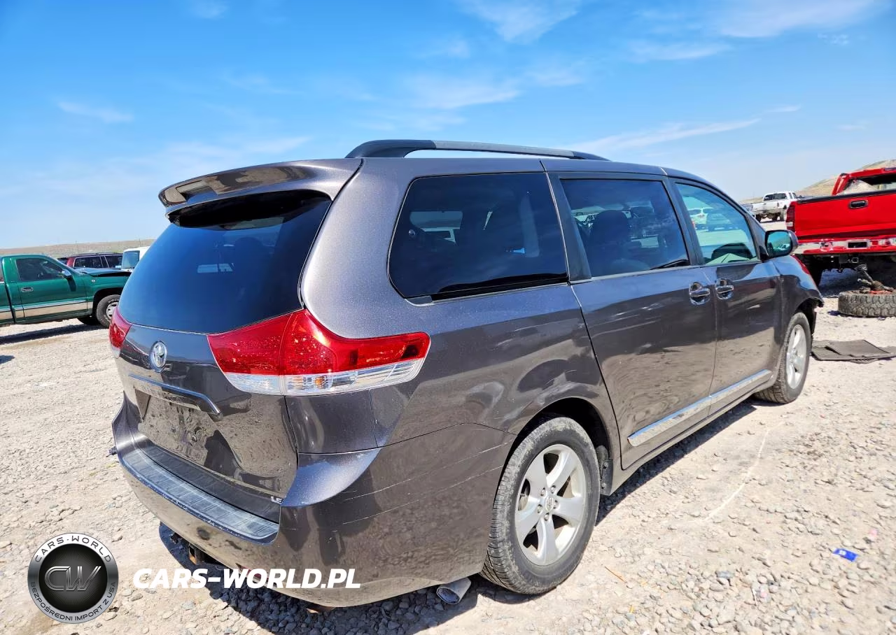 2011 Toyota Sienna Le VIN:5TDKK3DC9BS151346 - 3