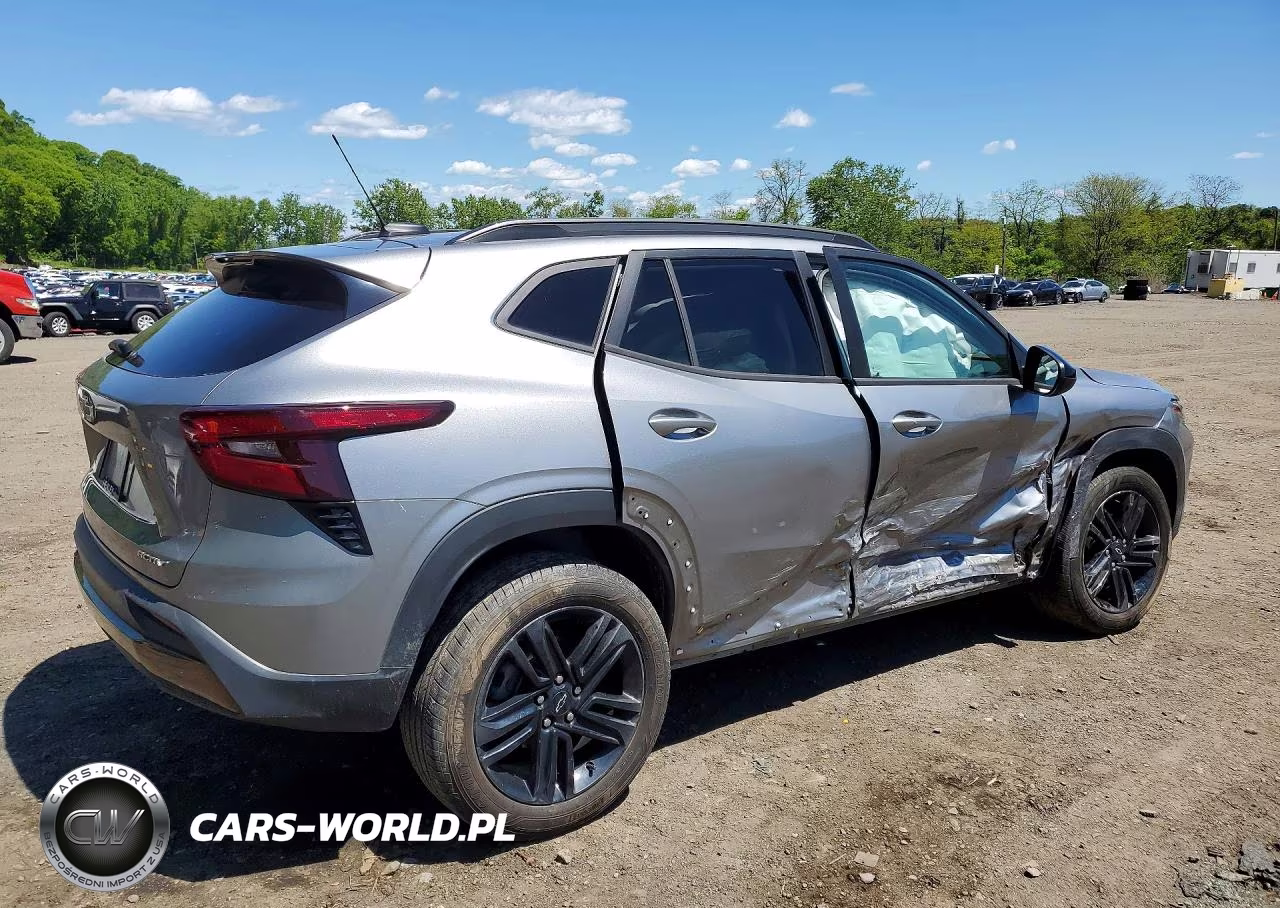 2025 Chevrolet Trax Activ VIN:KL77LKEP4SC138307 - 3