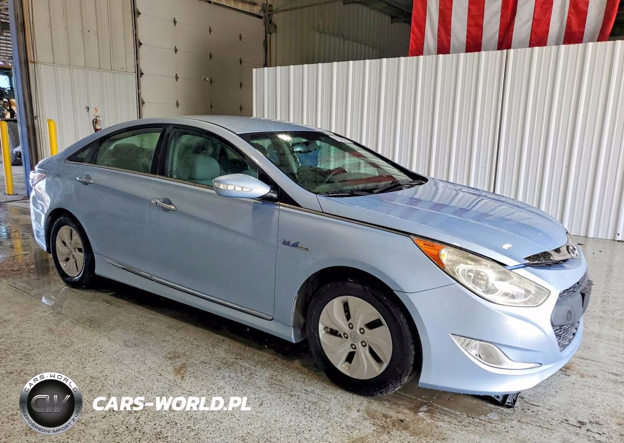2015 Hyundai Sonata Hybrid Base VIN:KMHEC4A43FA134912 - 4