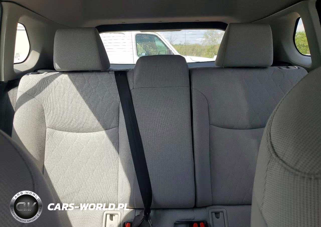 2025 Toyota Corolla Cross L VIN:7MUAAABG0SV138466 - 10
