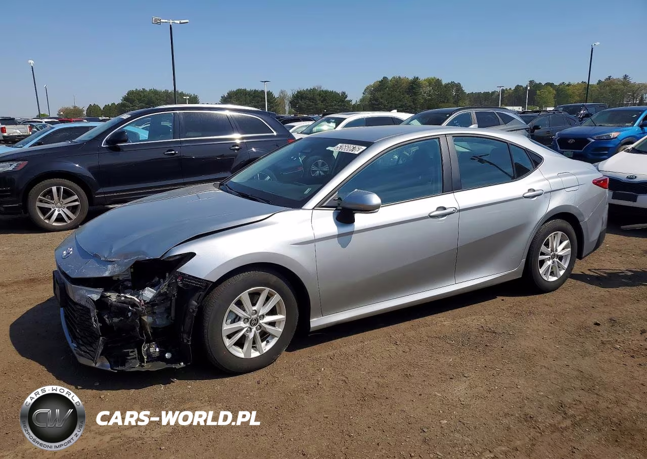 2025 Toyota Camry Le – zdjęcie 1 z 13