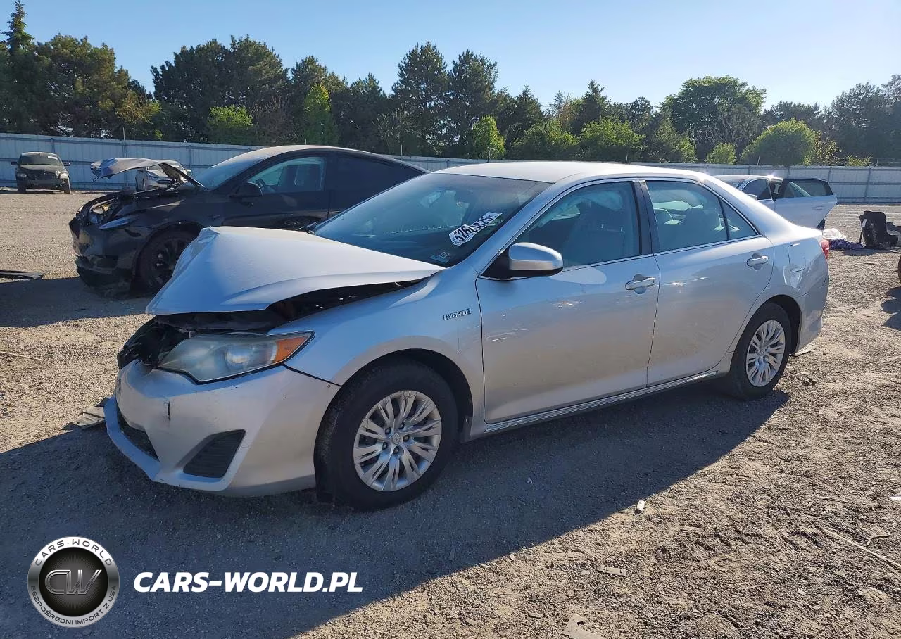2014 Toyota Camry Hybrid Le – zdjęcie 1 z 12