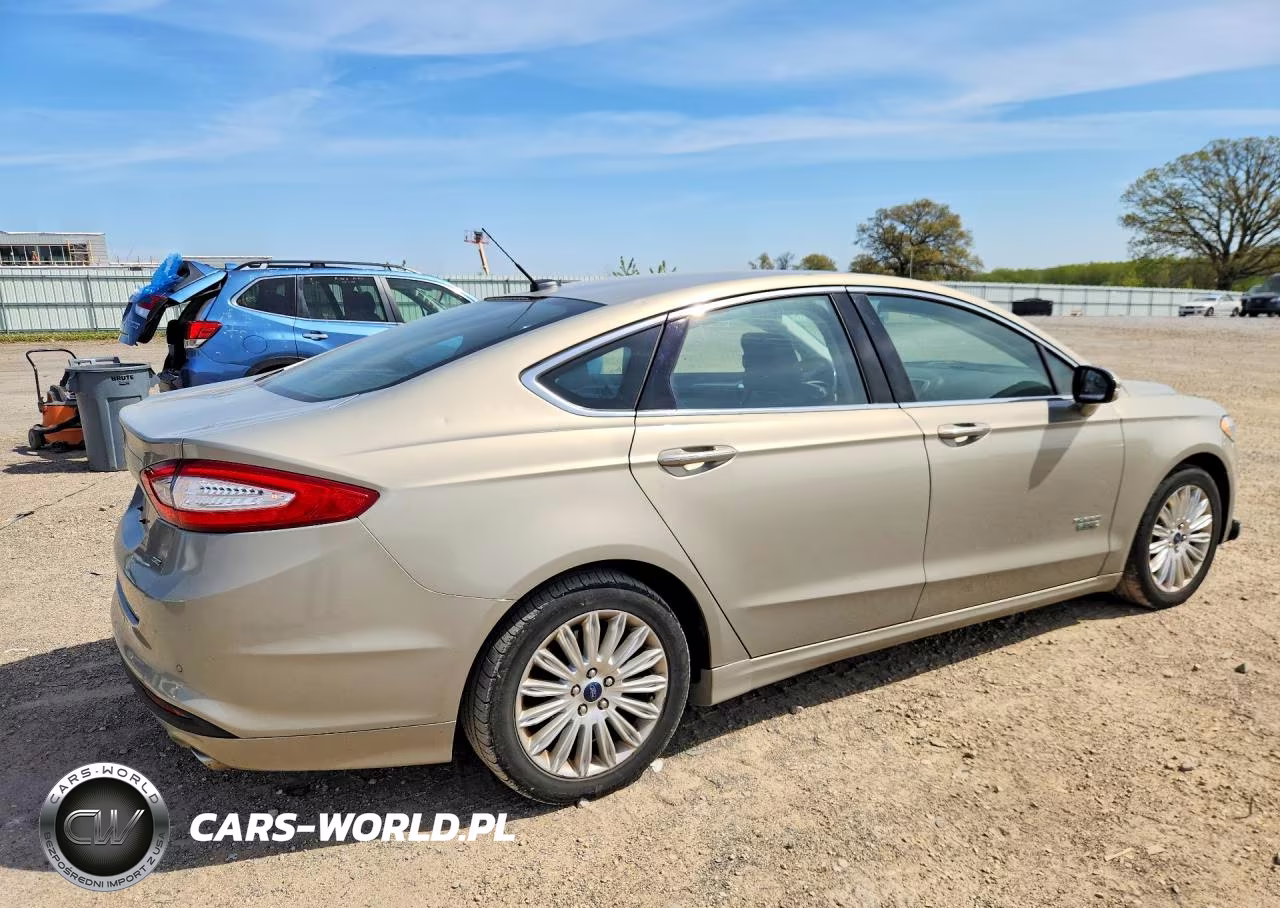 2015 Ford Fusion Se Phev VIN:3FA6P0PU2FR191224 - 3