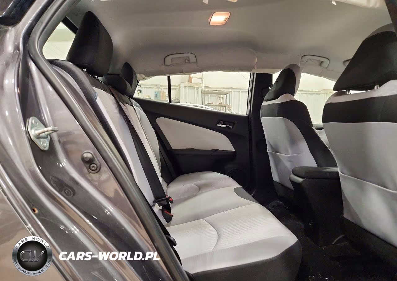 2016 Toyota Prius Three VIN:JTDKARFU8G3517320 - 10