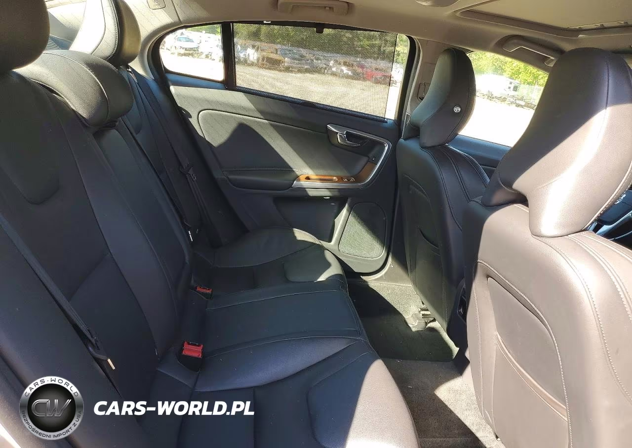 2016 Volvo S60 Platinum VIN:LYV402FM3GB100498 - 10