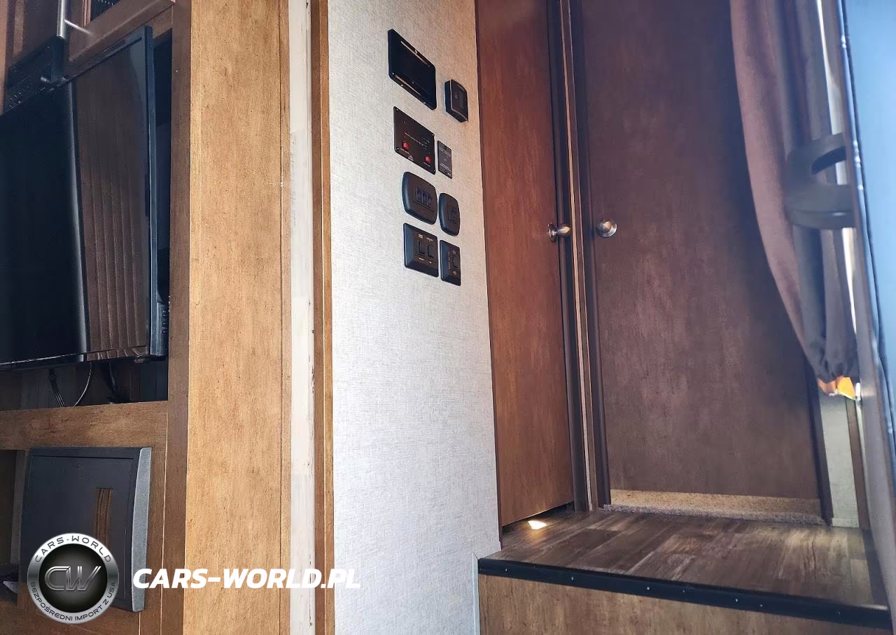 2019 Forrest River Trailers VIN:5ZT3SRWB6K6101806 - 5