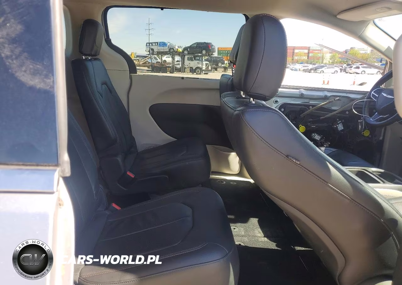 2018 Chrysler Pacifica Touring L VIN:2C4RC1BG9JR322738 - 11