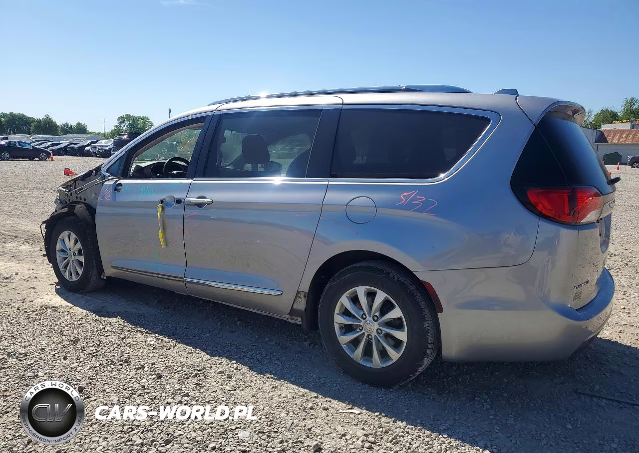 2018 Chrysler Pacifica Touring L VIN:2C4RC1BG9JR322738 - 2