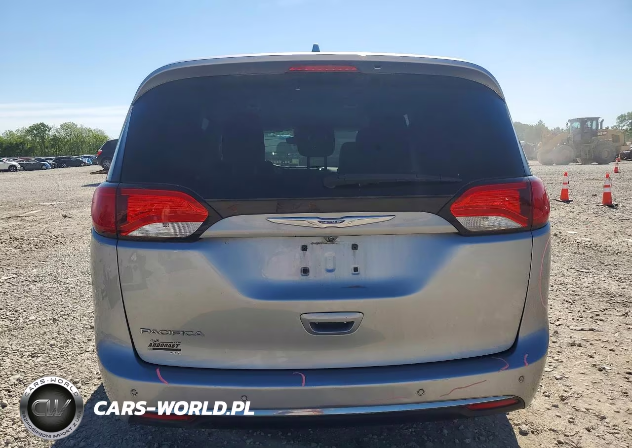 2018 Chrysler Pacifica Touring L VIN:2C4RC1BG9JR322738 - 6