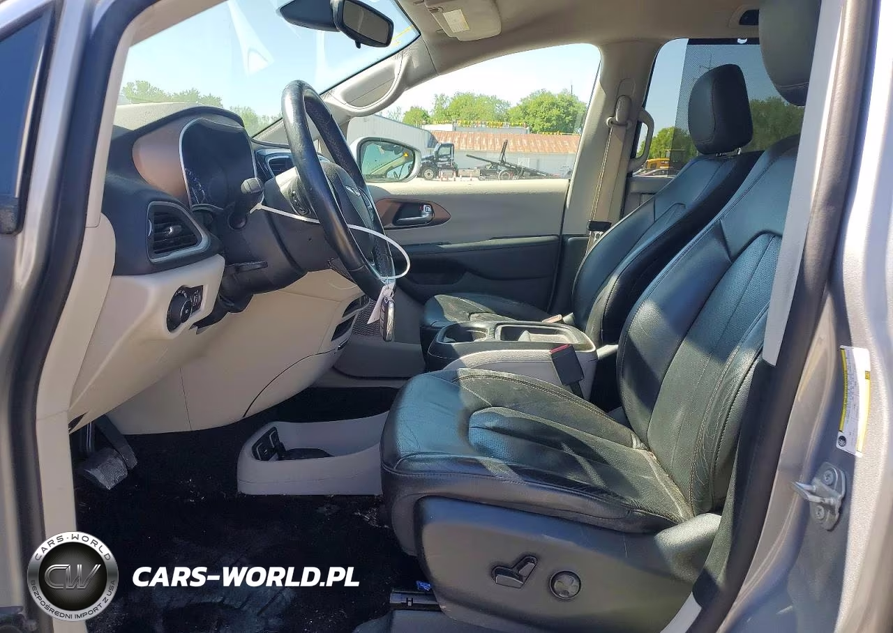 2018 Chrysler Pacifica Touring L VIN:2C4RC1BG9JR322738 - 7