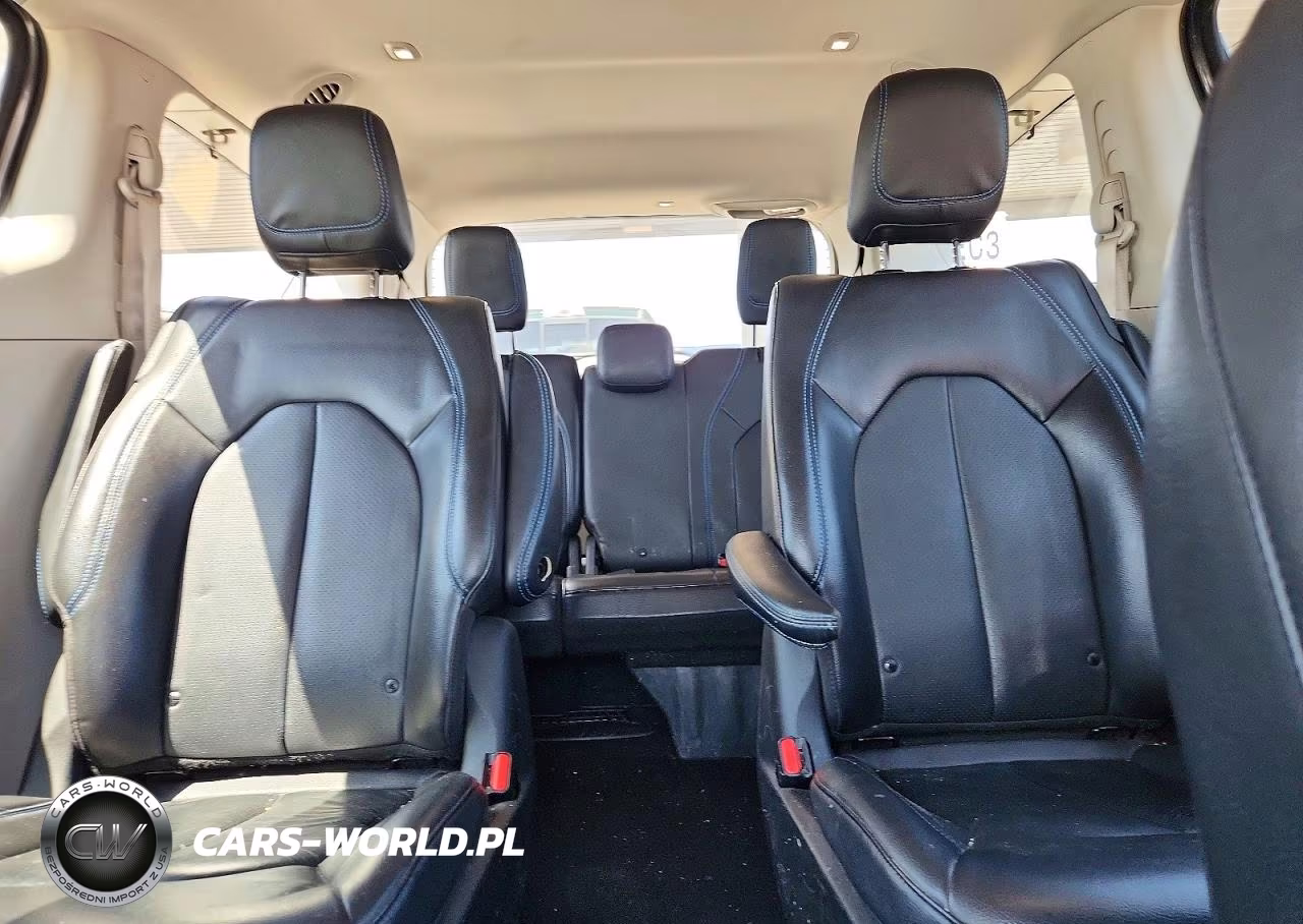 2021 Chrysler Pacifica Hybrid Touring L VIN:2C4RC1L73MR585861 - 10